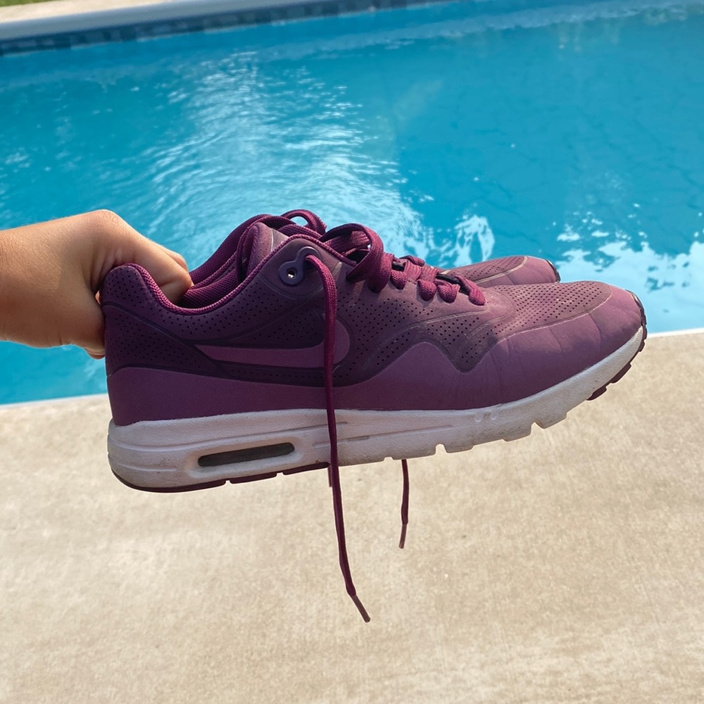 Purple Nike air max’s size 8.5 women’s